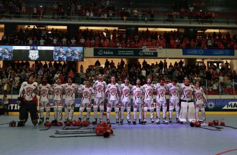 Photo équipe élite lors de l'hymne national en finale de coupe de France s25-26