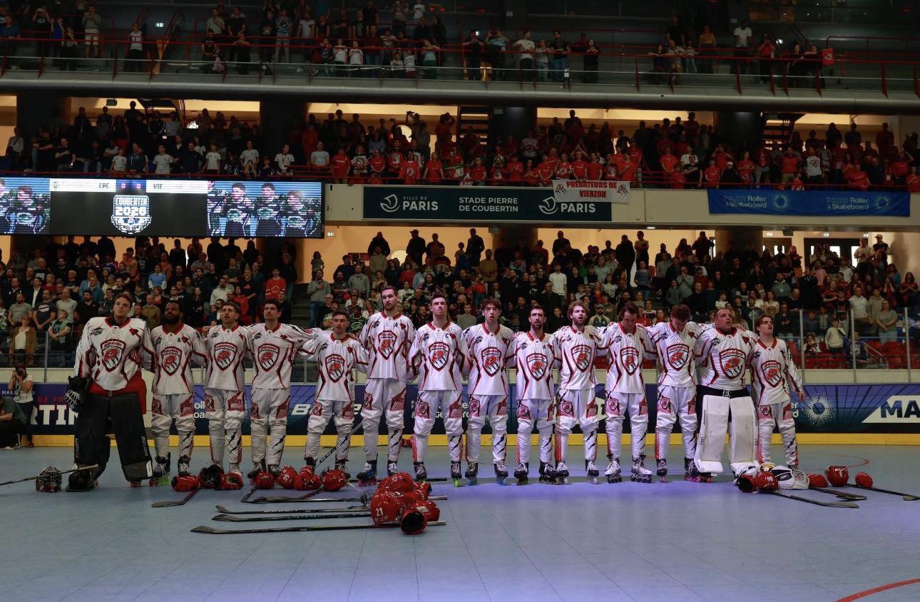 Photo équipe élite lors de l'hymne national en finale de coupe de France s25-26